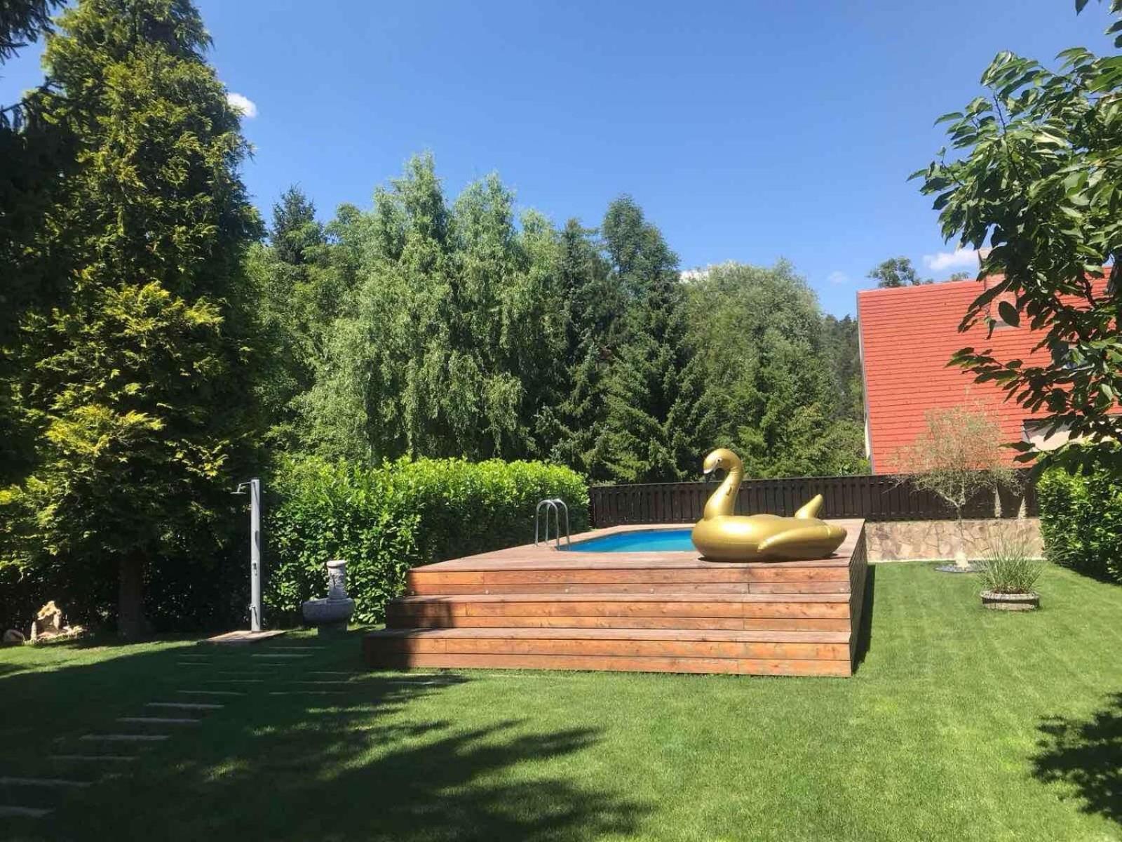 Mali Raj Daire Mengeš Dış mekan fotoğraf